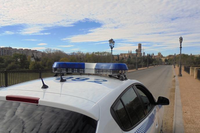 Los agentes realizando sus labores diarias.