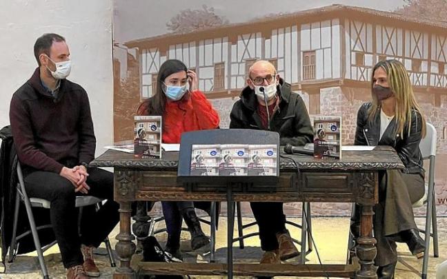 Maddi Ane Txoperenak 'Ez erran inori' liburua aurkeztu zuen Igartza Jauregian.