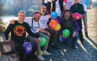 Imagen de portada de la 219ª edición de la revista en la que aparecen los colaboradores.