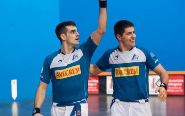 Ezkurdia y Tolosa celebran el triunfo en el Mimetiz de Zalla. Ezkurdia y Tolosa celebran el triunfo en el Mimetiz de Zalla.