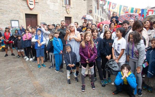 Arranca el Mercado Medieval en Vitoria bajo la lluvia Arranca el Mercado Medieval en Vitoria bajo la lluvia