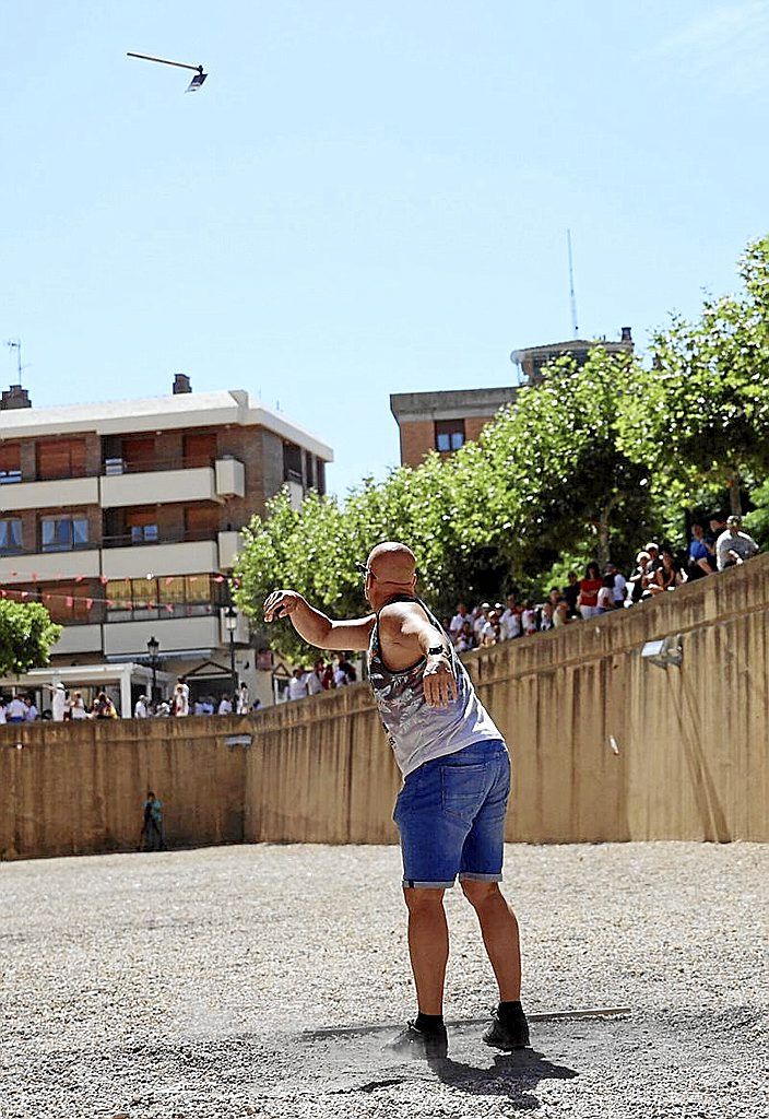 La rabiosa volvió a volar en el foso del castillo marcillés.