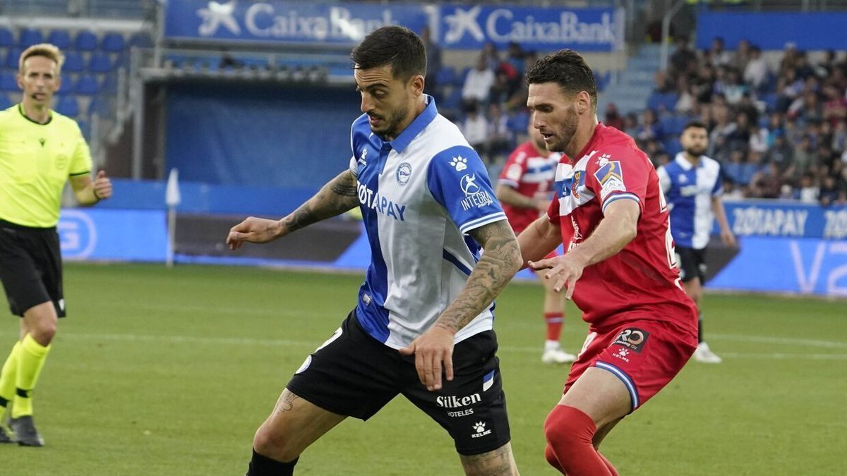 Joselu Mato ante el Espanyol