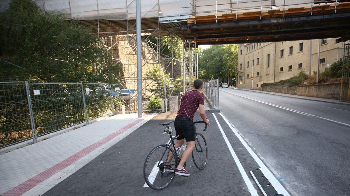 Carril bici interrumpido a la altura de la pasarela de Labrit