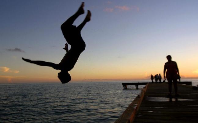 Zambullidos al agua en verano