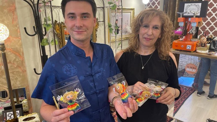 Andoni Calvo y Matilde, creadores de las marikaias