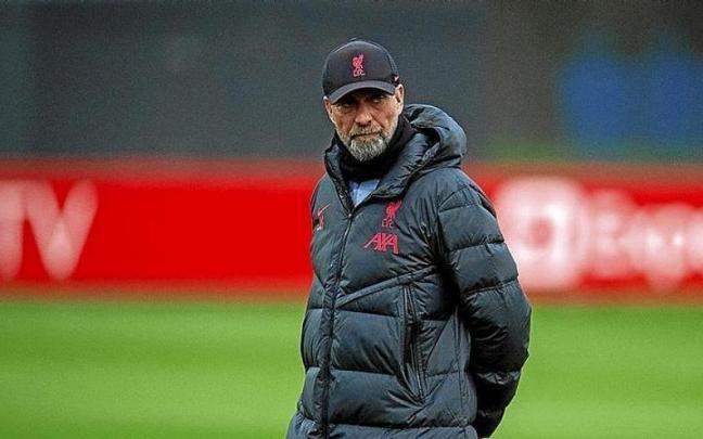 Jürgen Klopp, entrenador del Liverpool, en el entrenamiento de ayer en las instalaciones del club. Jürgen Klopp, entrenador del Liverpool, en el entrenamiento de ayer en las instalaciones del club.
