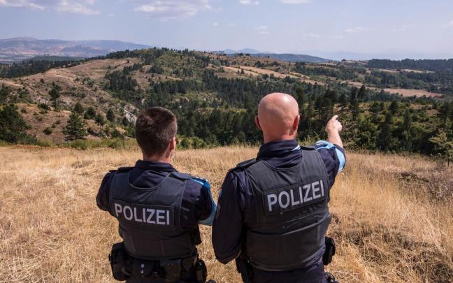 Agentes de la Polic&iacute;a de Albania en una imagen de archivo.