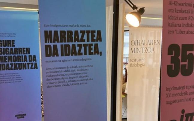 La exposici&oacute;n profundiza en la anatom&iacute;a de las letras.