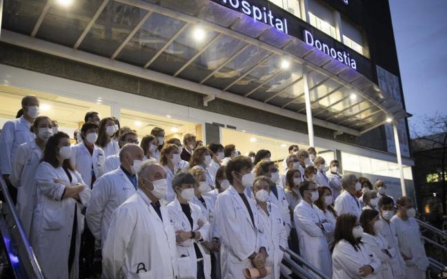 Concentración de los jefes de servicio del Hospital Donostia Concentración de los jefes de servicio del Hospital Donostia, este lunes