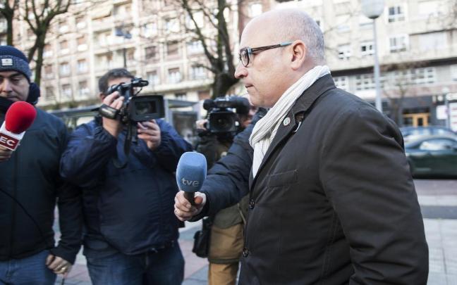 Alfredo de Miguel, durante una de sus visitas a la Audiencia de Araba.