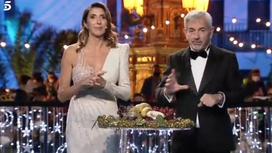 Paz Padilla y Carlos Sobera, en las campanadas del año pasado.