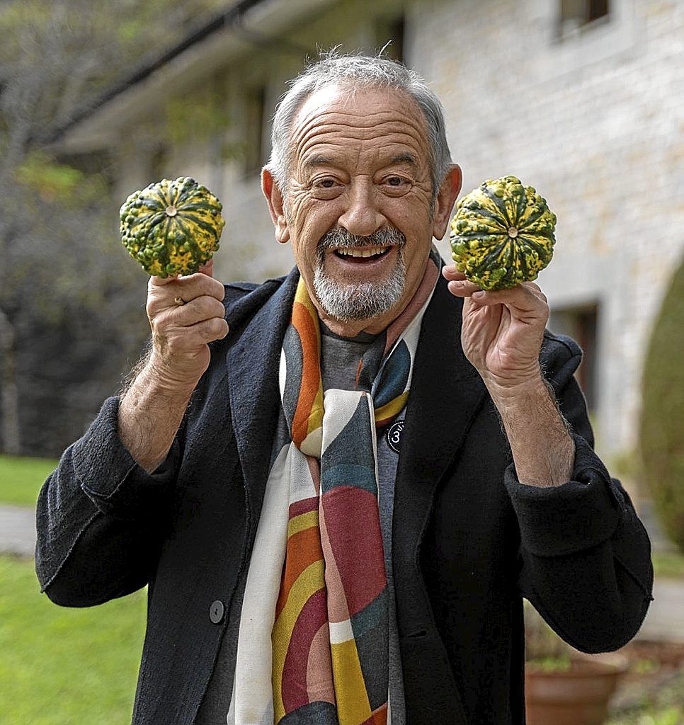 Arguiñano, posando con un par de calabazas.