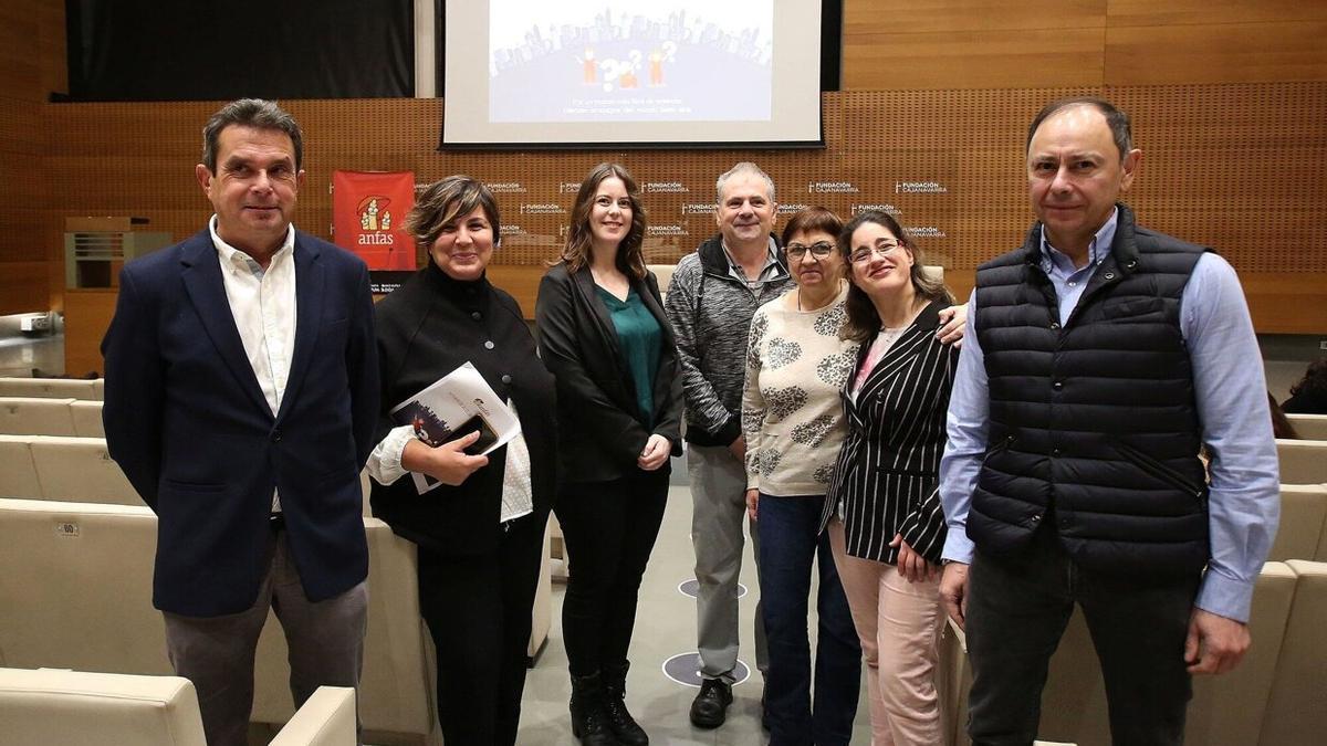 De izquierda a derecha, Roberto Pérez (presidente Anfas), Esther Lerga (responsable de Comunicación Anfas), Maite Arizaleta (Servicio de Accesibilidad Anfas), Victorio Latasa (miembro de la Comisión de Accesibilidad Anfas), Mar&iacute