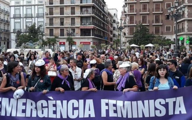 Un grupo de manifestantes participa en la marcha contra las violencias machistas, Valencia. Un grupo de manifestantes participa en la marcha contra las violencias machistas, Valencia.