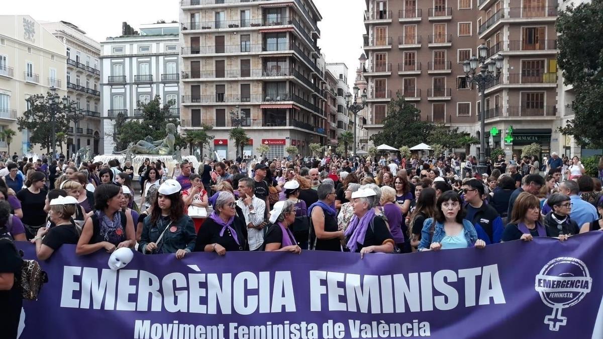 Un grupo de manifestantes participa en la marcha contra las violencias machistas, Valencia.