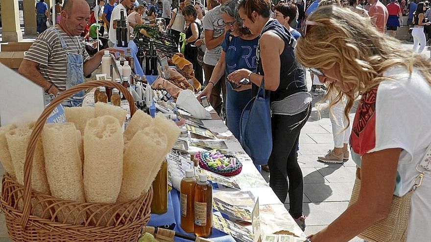 En la feria se pudieron adquirir alimentos y artesanía sin intermediarios.