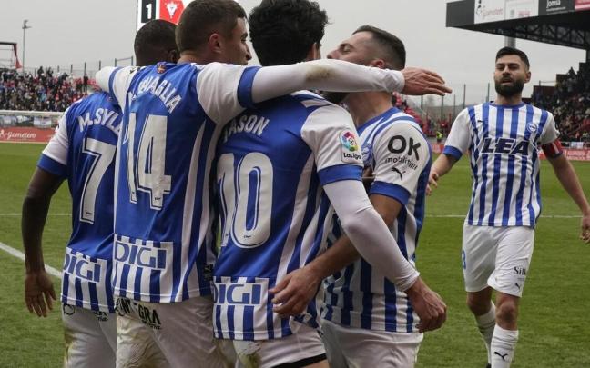 Celebración del equipo tras el gol del empate ante el Mirandés Celebración del equipo tras el gol del empate ante el Mirandés