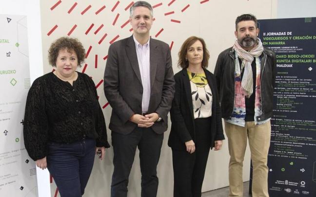 Oskia Ugarte, directora del Centro Huarte; Ignacio Apezteguía, director general de Cultura; Ana Herrera, jefa de la Sección de Proyectos Audiovisuales y Digitales, y Carlos Fernández de Vigo, coordinador de la mesa de videojuegos y an