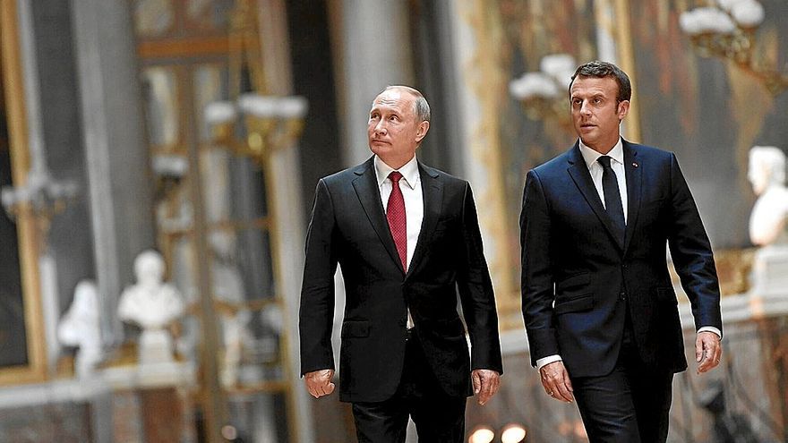Macron y Putin en el palacio de Versalles en 2017.