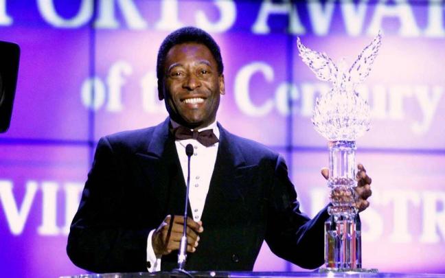 El brasileño Edson Arantes do Nascimento 'Pelé', considerado por muchos el mejor futbolista de todos los tiempos, ha fallecido a los 82 años