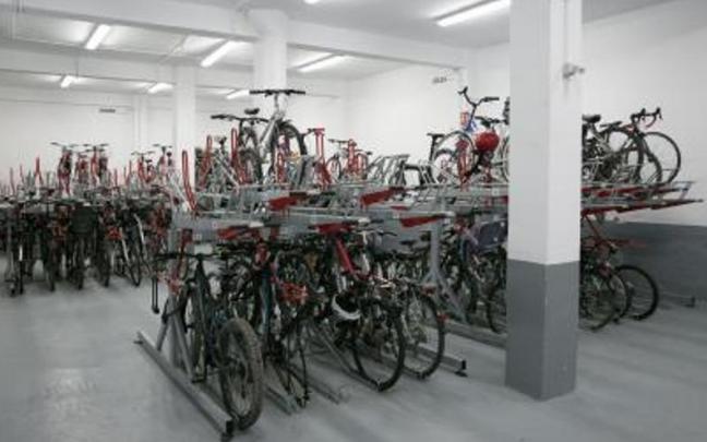 Local que alberga bicicletas Local que alberga bicicletas