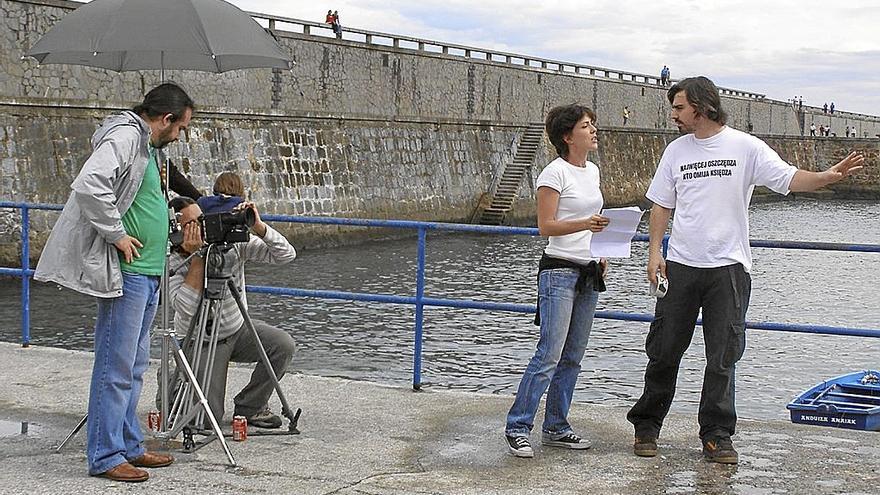 Rodaje de un corto grabado en el puerto de Bermeo. | FOTO: DEIA