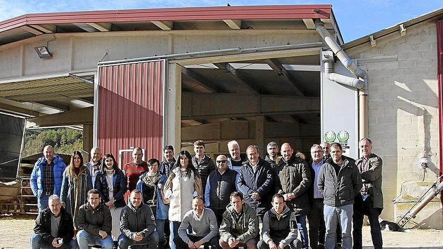 Agricultores, ganaderos y hosteleros, hace unos días en Izal.