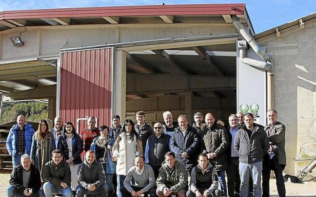 Agricultores, ganaderos y hosteleros, hace unos días en Izal.