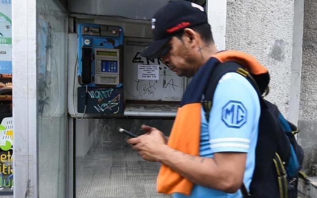 Los móviles han desplazado a las cabinas son pocos los pueblos en los que existen aún.