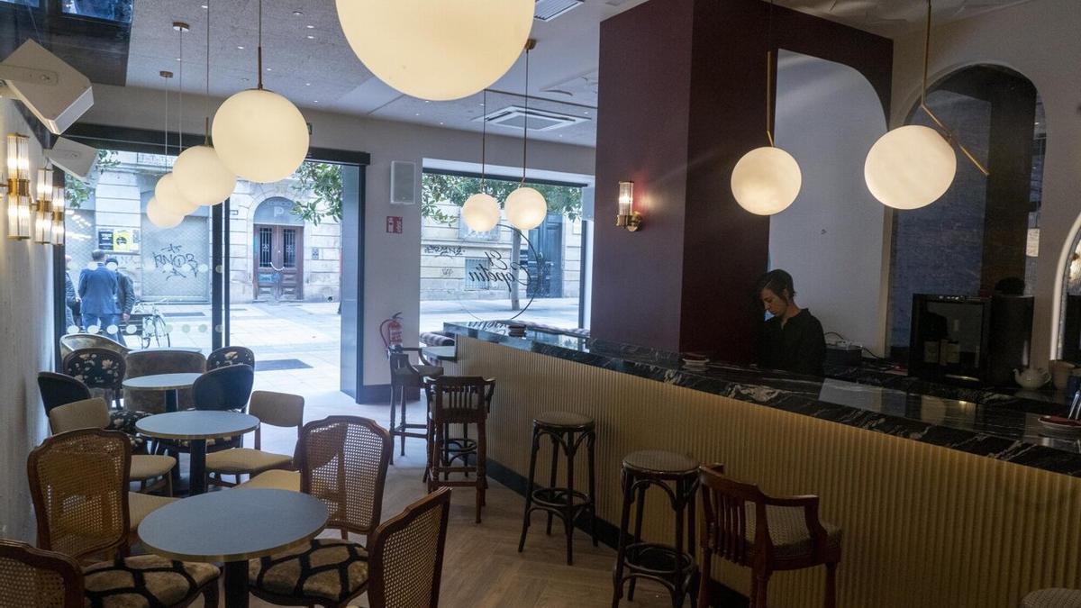 La decoración es uno de los puntos atractivos del nuevo local de la calle Dato