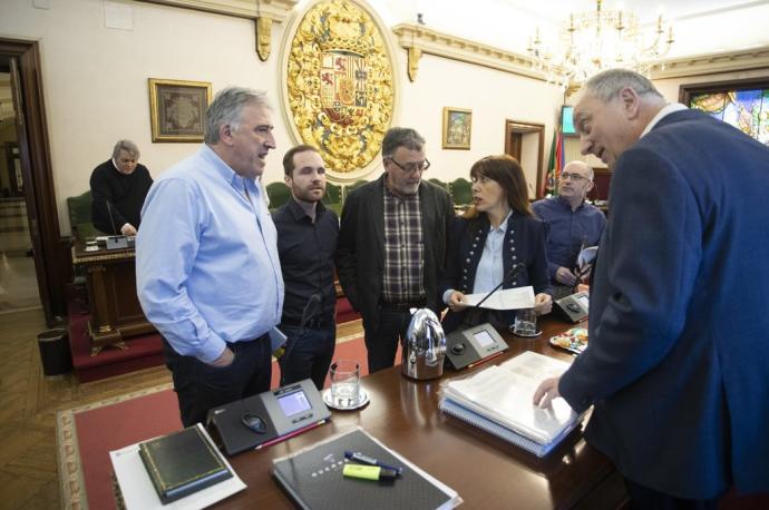 Representantes de Bildu, PSN y Geroa Bai, en un Pleno en febrero de 2020.