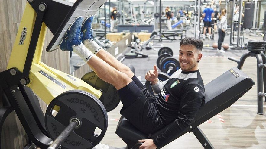 Ander Torriko, ejercitándose en el gimnasio de Anaitasuna.