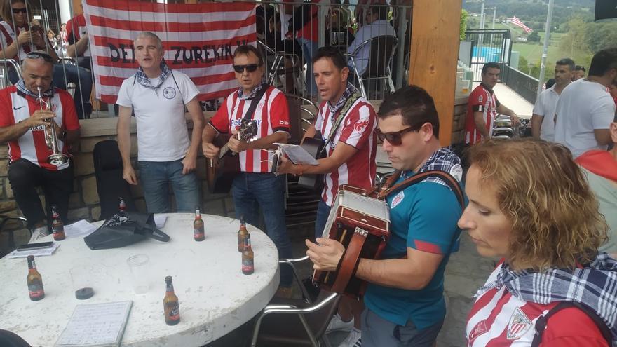 Gran ambiente en el Hermanamiento de Peñas del Athletic en Gamiz-Fika
