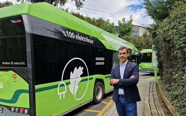 G&oacute;mez Viar, autobus berrien aurkezpenean.