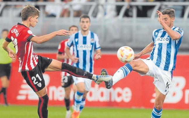Los filiales del Athletic y la Real volvieron a enfrentarse año y medio después. | FOTO: BORJA GUERRERO Los filiales del Athletic y la Real volvieron a enfrentarse año y medio después. | FOTO: BORJA GUERRERO