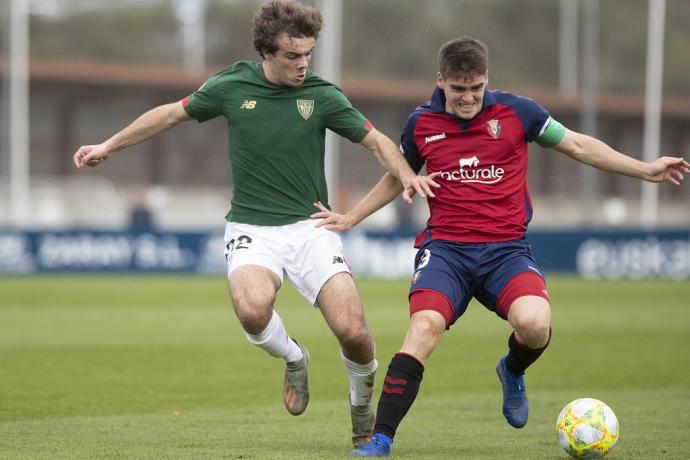Endika Irigoien en un Osasuna Promesas - Bilbao Athletic, de Segunda B.