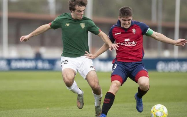 Endika Irigoien en un Osasuna Promesas - Bilbao Athletic, de Segunda B.