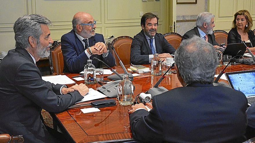 El presidente del CGPJ, Carlos Lesmes, presidiendo el pleno extraordinario del órgano de gobierno de los jueces.