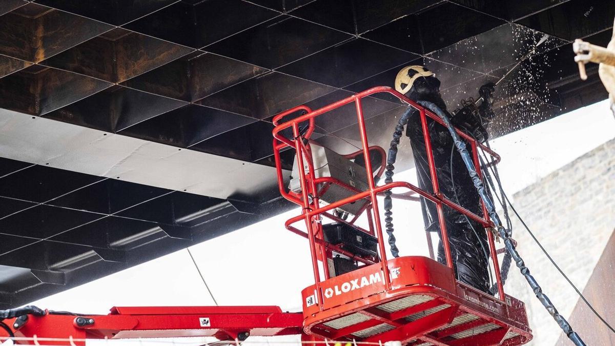 Trabajos realizados este jueves en la pasarela.