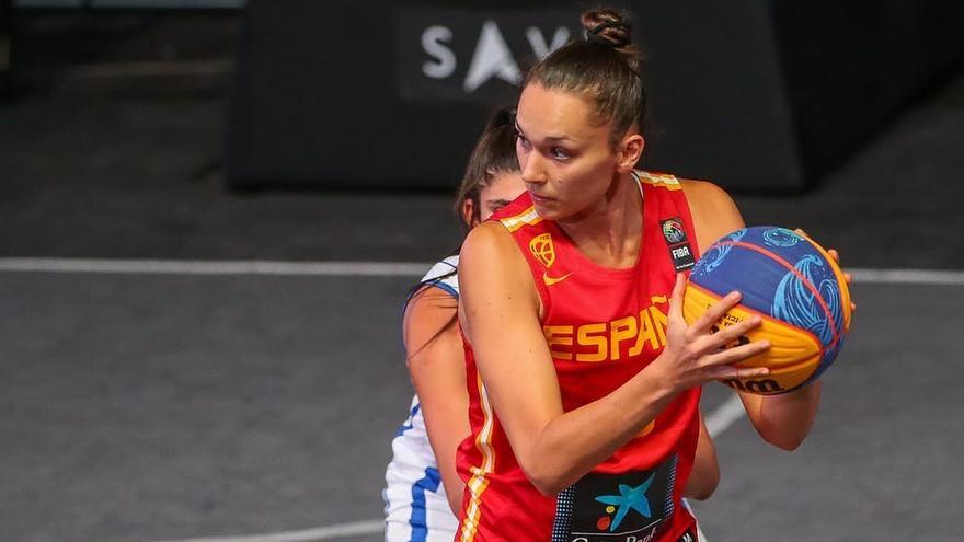 Irati Etxarri, con la camiseta de la selección española.