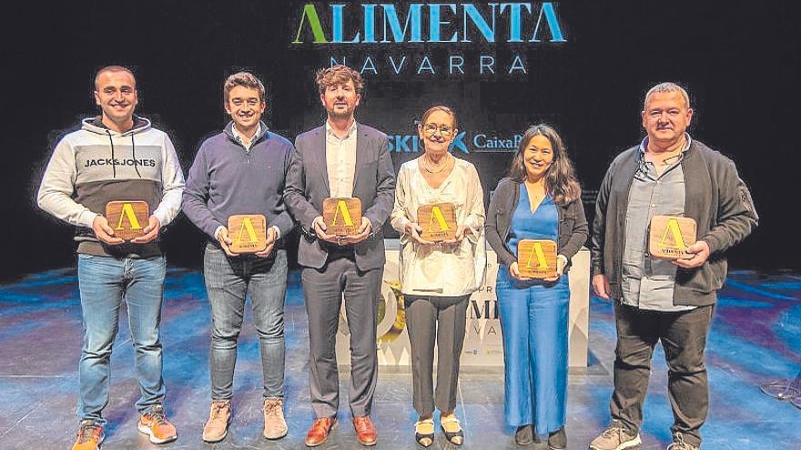 De izquierda a derecha: Mikel Hernandorena (Revelación), Joxe Apesteguia (Embajador Emergente), Rodrigo Sánchez (Internacionalización), Mari Carmen Arbizu (Trayectoria Empresarial), Roselyn Chane (Innovación) y Joxi Jauregui (Sostenibilidad).