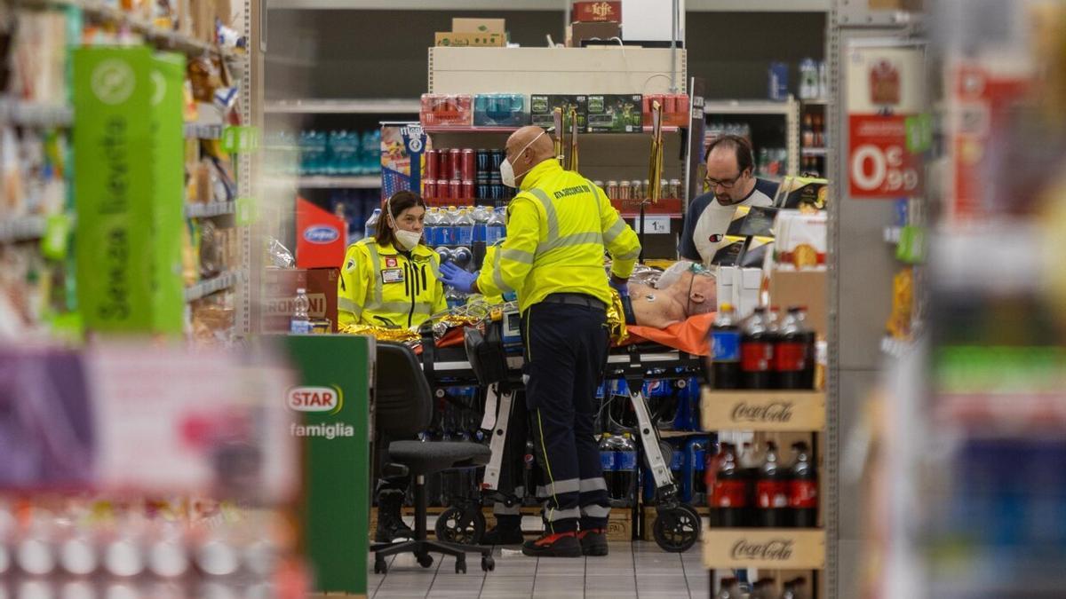 El futbolista Pablo Marí se encuentra fuera de peligro tras ser apuñalado en un supermercado de Milán.