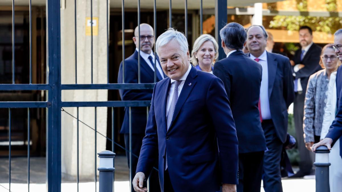 El comisario europeo de Justicia, Didier Reynders, a su salida del Constitucional durante su visita al Estado el mes pasado.