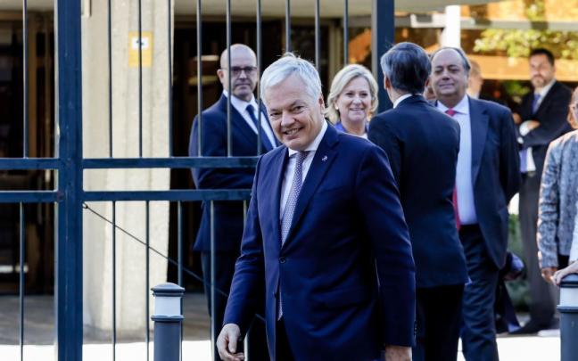 El comisario europeo de Justicia, Didier Reynders, a su salida del Constitucional durante su visita al Estado el mes pasado.
