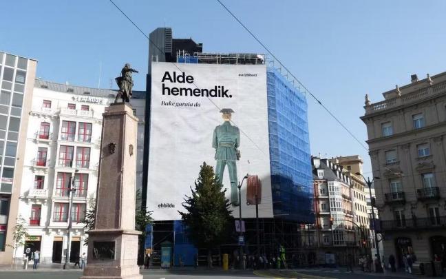 El fotomontaje de la pancarta