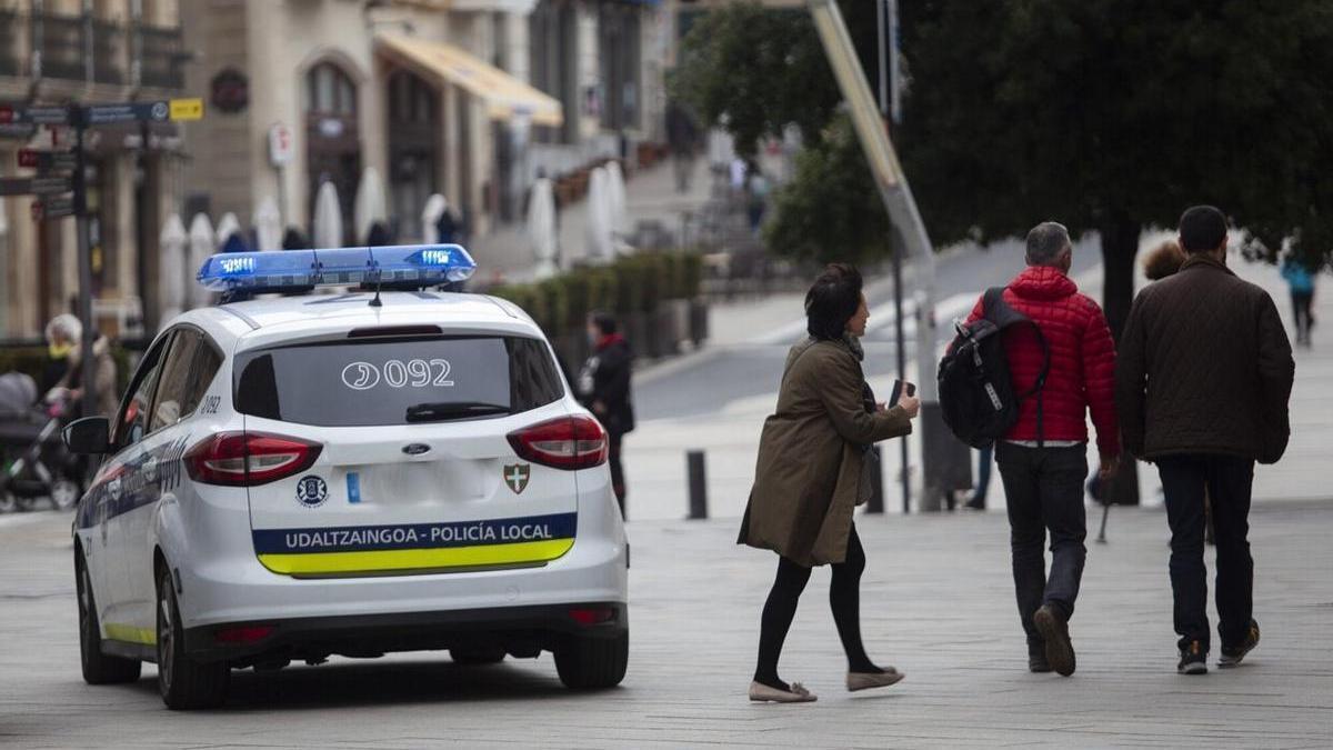 Coche patrulla de la Policía Local de Vitoria