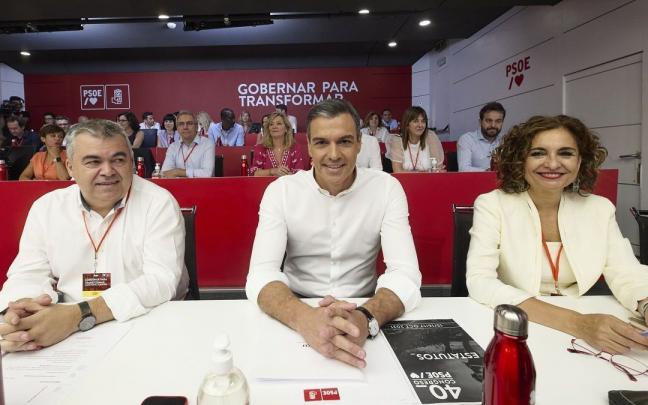 Pedro S&aacute;nchez, junto a los n&uacute;meros dos y tres del PSOE en el Comit&eacute; Federal.