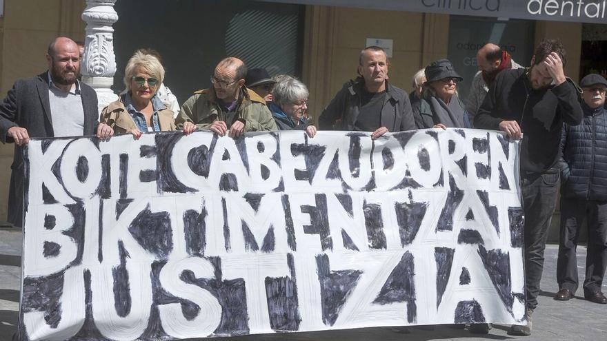 Imagen de una movilización en favor de las víctimas del fotógrafo Kote Cabezudo.