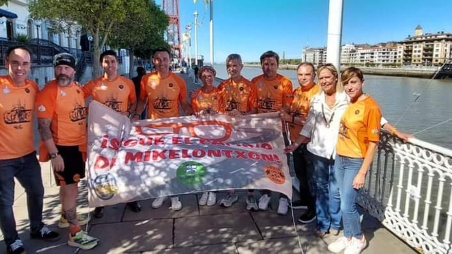 Mikel Peña recibió el sábado el apoyo de los jarrilleros en los últimos kilómetros de su reto.